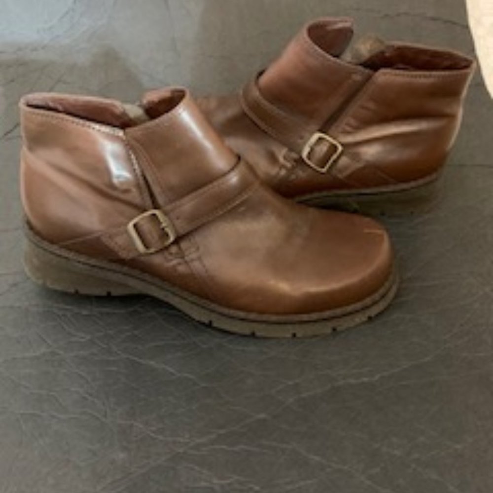Women's brown sturdy leather boots